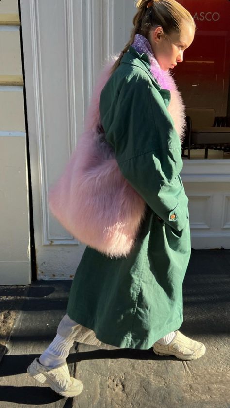 Winter Bag, Fur Bag, Winter 23, Green Coat, 가을 패션, Winter Fits, Inspiration Mode, Winter 2023, Fashion Chic