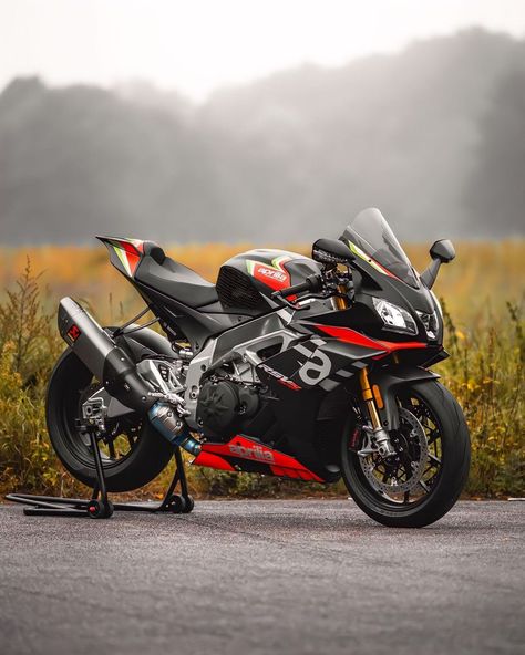 Aprilia Tuono V4 1100 Factory, Aprilia Rsv4 1100 Factory, V4 Engine, Aprilia Tuono V4, Naked Bikes, Sports Motorcycle, Aprilia Motorcycles, Motorcycle Guy, Aprilia Rsv4