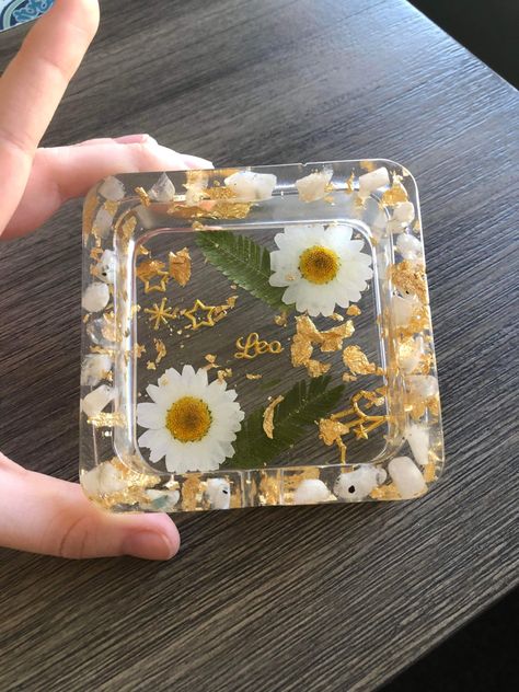 Ash Tray Resin Ideas, Diy Resin Ashtray, Resin Ashtray Ideas, Resin Ashtray Ideas For Guys, Ashtrays Resin, Diy Trays, Cute Ashtray Resin, Resin Ashtray, Tray Resin