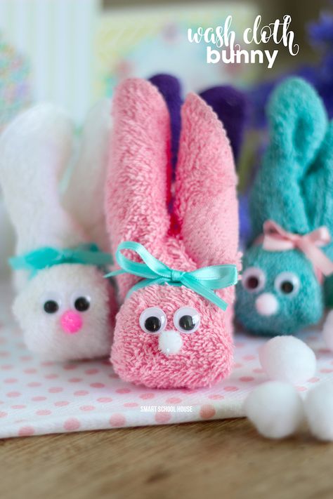 How to Make a Wash Cloth Bunny - great for Easter! They are also called boo boo bunnies and you can put ice cubes in them to help soothe boo boos! Boo Boo Bunny, Washcloth Crafts, Fun Easter Crafts, Easter Bunny Crafts, Wash Cloth, Bunny Crafts, Easter Crafts For Kids, Easy Easter, Easter Ideas