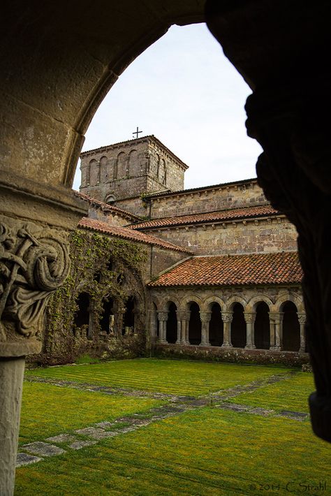 Colegiata - Romanesque church and former Benedictine monastery. Santillana de Mar, a medieval village in Cantabria, Spain. Medieval Spain Aesthetic, Old Monastery, Medieval School, Medieval Rome, Monastery Aesthetic, Monastery Interior, Medieval Monastery, Medieval Spain, Medieval France