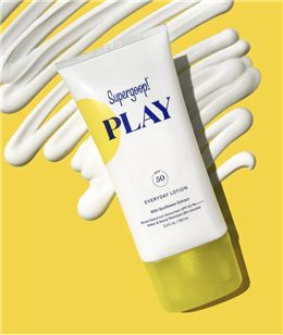 Best sunscreen to protect your skin from melanoma this summer Sunscreen Branding, Sunscreen Lifestyle Photography, Sunscreen Product Photography, Sunscreen Isntree, Sunscreen Importance, Sunscreen Packaging, Everyday Sunscreen, Sunscreen Spf 50, Best Sunscreens