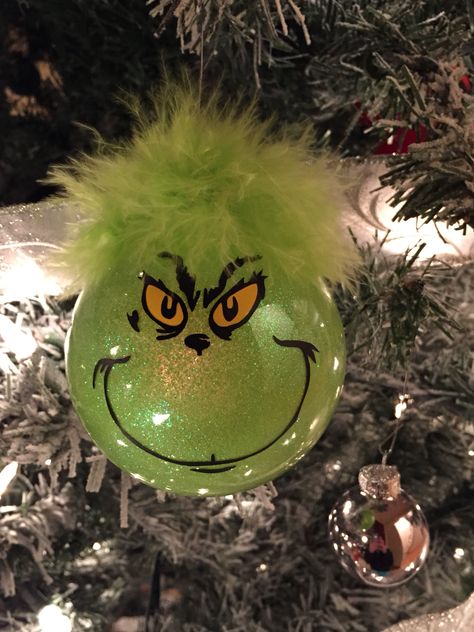 Grinch ornaments. Used a plain glass ornament and used mop and glo and green glitter...can find a million pins on how to do it. Cut the face out of vinyl using a cricut and glued part of a green boa for the hair. Diy Grinch Ornaments, Ornaments Cricut, Diy Grinch, Grinch Ornament, Grinch Christmas Tree, Grinch Christmas Decorations, Grinch Ornaments, Ornaments Personalized, Painted Christmas Ornaments