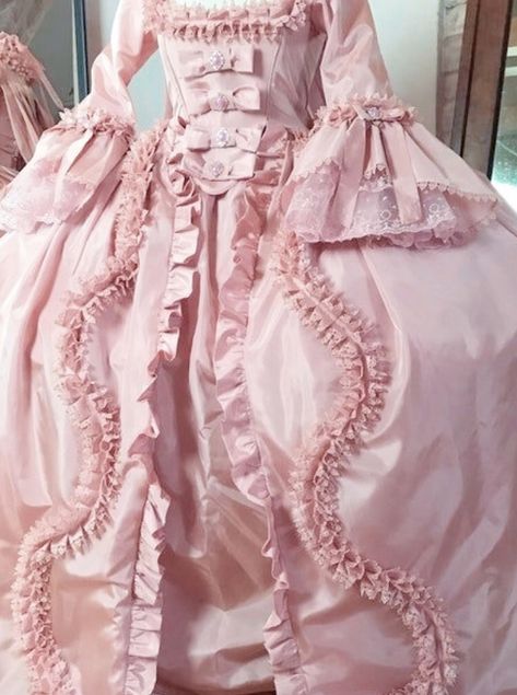 Rennaisance Dress, 1600 Dresses, Dresses From The 1800s, Pink Marie Antoinette, Rococo Gown, Rococo Aesthetic, Marie Antoinette Costume, Fashion Eras, Rococo Dress