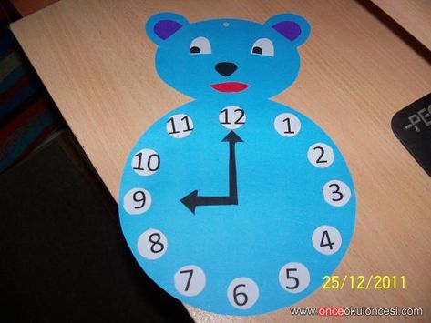 Cd Craft, Kindergarten Free Printables, Paper Clock, Clock Craft, Classroom Schedule, Kids Art Galleries, Kindergarten Prep, Preschool Teachers, Cd Crafts