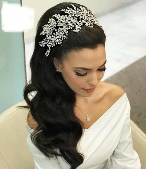 Bridal Hairband, Amazing Wedding Makeup, Gorgeous Wedding Makeup, Crystal Headpiece Wedding, Bridal Crown Tiara, Wedding Makeup Tips, Crown Tiara, Hair Adornments, Wedding Headband