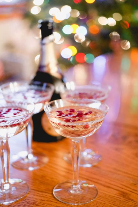 A festive Prosecco drink for your holiday festivities this weekend! It's very simple—a little pomegranates and some sparkling Prosecco. Nothing too fancy, but perfectly simple for your holiday shindig. Enjoy this simple cocktail this weekend! #christmasrecipes #holidayrecipes #christmascocktails #holidaycocktails #cocktailrecipe #prosecco #cocktailideas #drinkideas Christmas Prosecco, Amaretto Sour Recipe, Lemonade Cocktail Recipe, Festive Cocktail Recipes, Prosecco Drinks, Simple Cocktail, Amaretto Sour, Lemonade Cocktail, Sour Foods