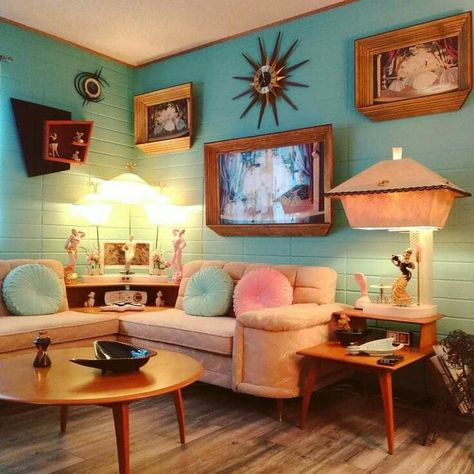 Mid Century Living Room 1950s, 50s Living Room, 50s House, 50s Home, Retro Homes, Atomic Decor, 70s Home, Retro Living Rooms, 70s Home Decor