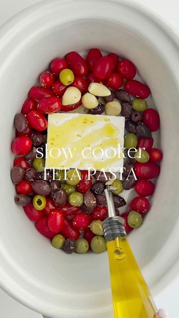 Alia & Radwa on Instagram: "save this SLOW COOKER FETA PASTA 🍅 this @crockpot slow cooker pasta recipe is perfect whether you're getting back into the office or back to school. The Crockpot™ Design Series Lunch Crock™ Food Warmer is great for keeping the pasta warm without having to reheat! #crockpotambassador #crockpotrecipes #crockpotpartner #fooddolls INGREDIENTS * 8 ounce chunk feta cheese * 2 cups cherry tomatoes * 4 cloves peeled garlic * 1/2 cup kalamata olives, pitted * 1/2 cup green ol Feta Pasta Crockpot, Cherry Tomato Crockpot Recipes, Veggie Prep, Pasta With Olives, Crockpot Slow Cooker, Slow Cooker Pasta Recipes, Crockpot Pasta, Feta Cheese Recipes, Eat Meals