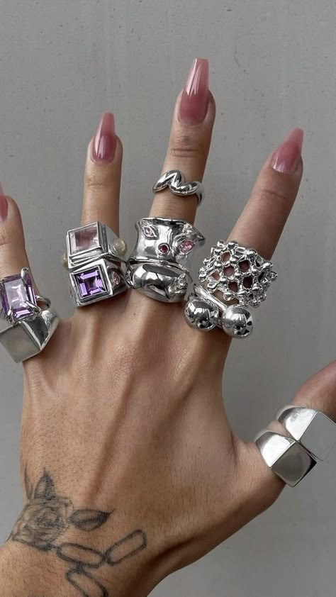 Chunky Silver Jewellery, Chunky Silver Rings, Dope Jewelry, Chunky Jewelry, Funky Jewelry, Jewelry Lookbook, Stacked Jewelry, Mode Inspo, Silver Accessories