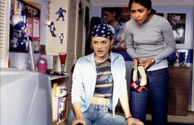 Jules and Jess... Jules Bend It Like Beckham, Bend It Like Beckham Jess, 2000s Romcoms, Soccer Gf, Parminder Nagra, Androgyny Fashion, Basketball Movies, General Outfit, Ruby Cruz