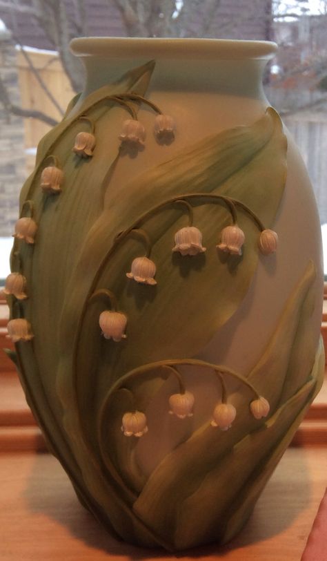 A beautiful vase depicting lilies of the valley Lilies Of The Valley, Pot Decoration, Lily Of The Valley Flowers, Valley Flowers, Beautiful Vase, Lily Of The Valley, The Valley, White Flowers, Lily