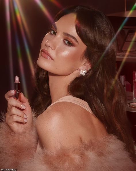 Kate Moss dazzles in plunging silver sequin dress as she joins forces with Lily James & Jourdan Dunn | Daily Mail Online Lilly James, Andy Warhol Inspired, Charlotte Tilbury Makeup, Holiday Makeup Looks, Foxy Brown, Magical Makeup, How To Apply Blush, Lily James, Model Inspo