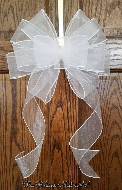 Bow Chair, Pew Bows Wedding, Bows Wedding, Wedding Pews, Christmas Bows Diy, Homemade Bows, Chair Bows, Pew Bows, Make A Bow