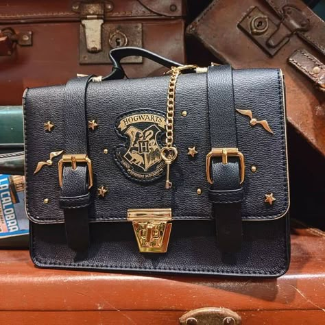 Harry Potter School Bag, Harry Potter Merch Aesthetic, Harry Potter Stuff To Buy, Hogwarts Suitcase, Harry Potter Suitcase, Harry Potter Bags, Hogwarts Bag, Harry Potter Bag, Harry Potter Accessories