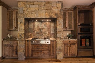 French Country Kitchen Backsplash, Stone Kitchen Design, Country Kitchen Backsplash, Log Homes Exterior, Kitchen Cooktop, Timber Frame House, Chalet Design, Stone Interior, Rustic Ceiling