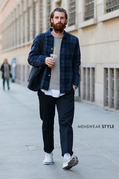 You are looking for a casual yet stylish piece for your wardrobe? We have found the best shirts for this spring. From checked, oversized, linen to striped, go find it on casual-closet!