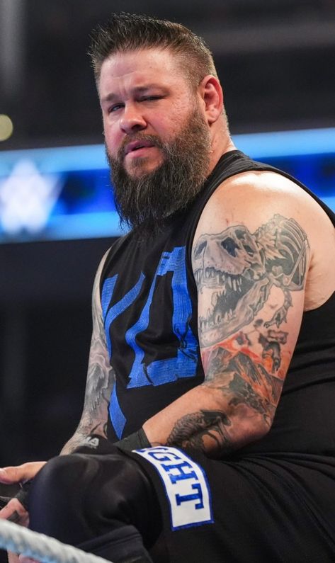 Michael Cole, Jason Kelce, Kevin Owens, Wwe, Special Events, Cool Photos, Wrestling, Quick Saves