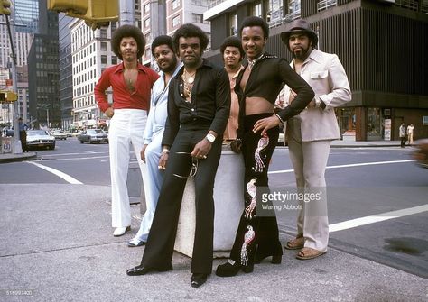 The Isley Brothers Black 70s Fashion, 70s Black Fashion, Disco Outfits, 70s Fashion Men, Isley Brothers, Music Flow, Corn Pops, Disco Fashion, 70s Inspired Fashion