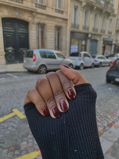 Black Fall Nails Short, Nail On Black Women, Short Nail Fall Ideas, Basic Autumn Nails, Fall Nails Manicure, Short Wine Red Nails, Short Nail Inspo Winter, Dark Colour Nails, Maroon Short Nails