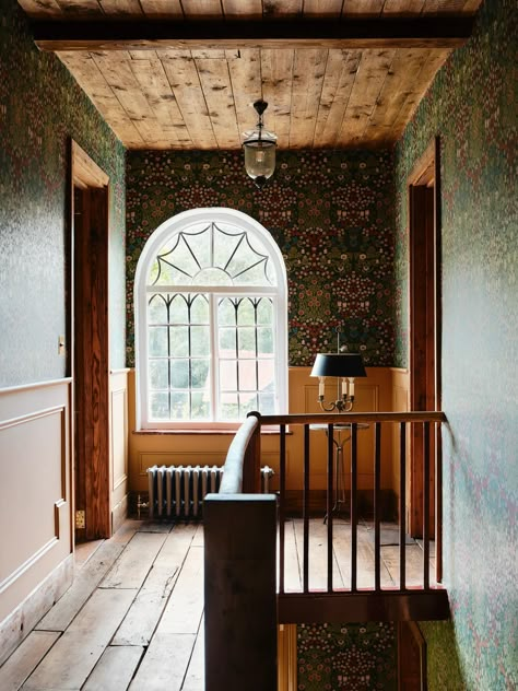 A charming Victorian farmhouse designed to feel like the inside of a ship | House & Garden Victorian Farmhouse Interior, Stair Landing Ideas, Nook Living Room, Journal Autumn, House Attic, Heritage Aesthetic, 1800s Home, Kensington House, Cotswold House