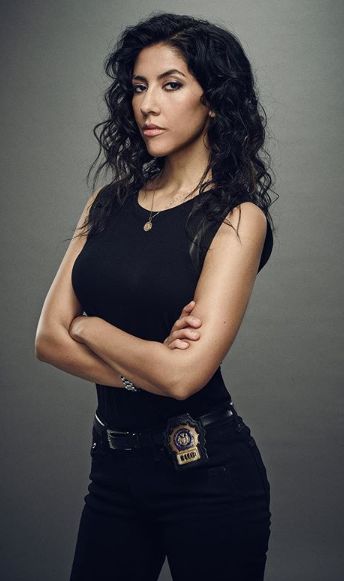 Stephanie Beatriz Rosa Brooklyn 99, Rosa Diaz, Brooklyn 9 9, Amy Santiago, Stephanie Beatriz, Brooklyn 99, Brooklyn Nine Nine, Girl Celebrities, Badass Women