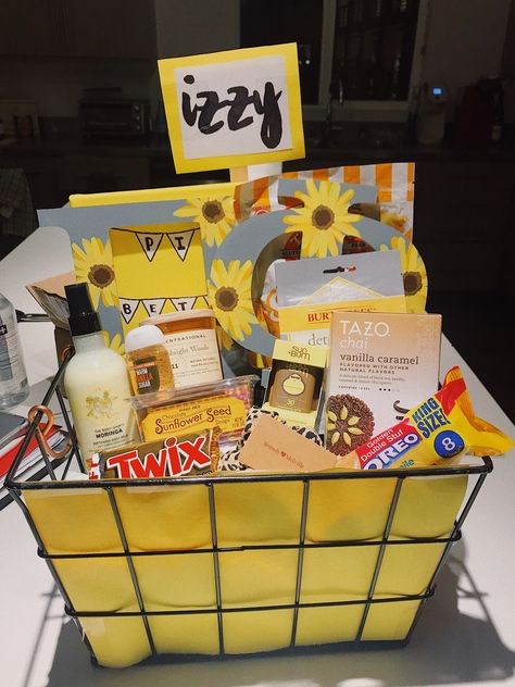 pi beta phi sorority big little basket yellow sunflower theme crafts Sorority Baskets, Big Lil Gifts, Big/little Baskets, Little Gifts Sorority, Big Little Basket, Yellow Basket, Sunflower Theme, Sorry Gifts, Bff Birthday Gift