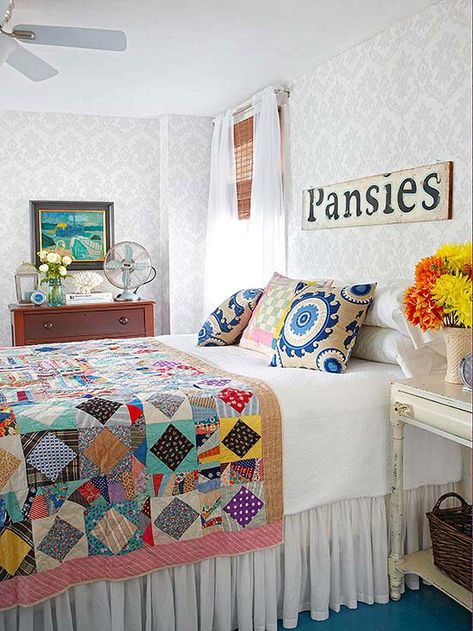 A farm sign above the bed and a patchwork quilt help to give the bedroom a vintage vibe while graphic, modern pillows and light gray damask wallpaper leave the room feeling fresh and up-to-date! http://www.bhg.com/decorating/decorating-style/flea-market/ideas-for-flea-market-finds/?socsrc=bhgpin050815vintagedecorations&page=3 Grey Damask Wallpaper, Cottage Style Bedrooms, Flea Market Decorating, Cottage Bedroom, Modern Pillows, Wallpaper Bedroom, Cozy Cottage, Beautiful Bedrooms, Cozy Bedroom