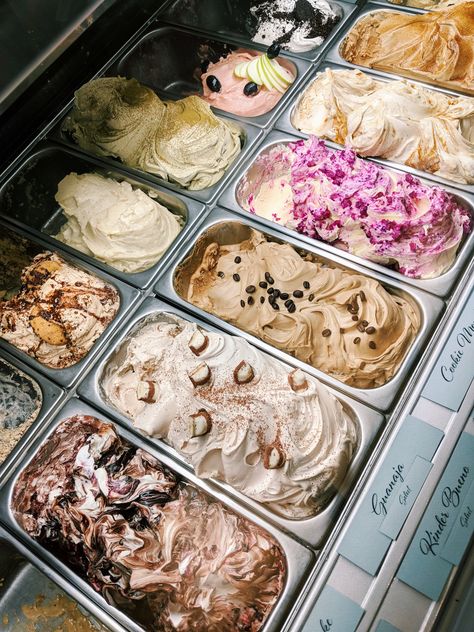 Gelato Shop Aesthetic, Gelato Presentation, Italian Gelato Aesthetic, Gelato Display, Ice Cream Display, Gelato Bar, Ice Cream Parlour, Ice Cream Business, Gelato Recipe