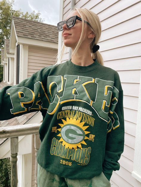 SUPER RARE Vintage 1995 Packers sweatshirt letters across chest Green Bay football NFL Vintage 90s sweatshirt Super Bowl classic collector Packer Game Outfit, Green Bay Packers Outfits Woman, Vintage Jacket Outfit, Green Bay Packers Clothing, Football Hoodies, Green Bay Packers Sweatshirt, Packers Sweatshirt, Nfl Vintage, June Bug