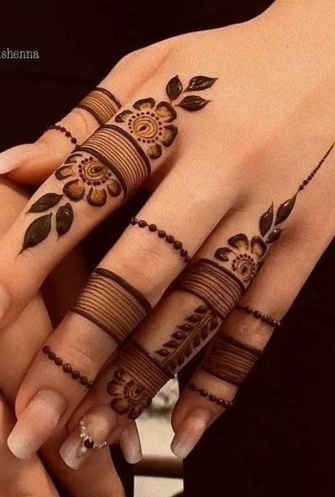 Simple lines and dots henna on fingers with some flowers Easy Finger Henna, Mehndi Design For Fingers, Henna Design For Beginners, Finger Henna Design, Henna Design Easy, Henna For Beginners, Finger Mehendi, Finger Mehendi Designs, Finger Mehndi