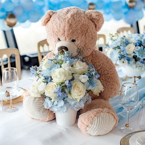 No hay descripción de la foto disponible. Teddy Bear Baby Shower Centerpiece, Teddy Bear Baby Shower Theme, Baby Shower Garcon, Boy Baby Shower Centerpieces, Baby Shower Sweets, Bear Baby Shower Theme, Shower Balloons, Baby Shower Deco, Elegant Baby Shower