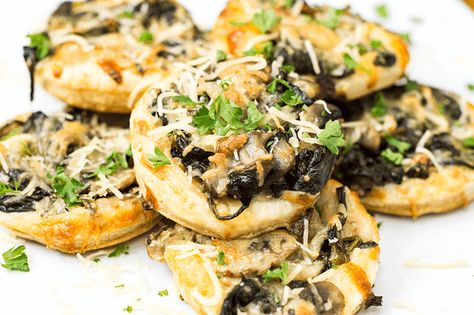 Mushroom Spinach Puffs Spinach Appetizers, Spinach Puffs, Spinach Puff, White Bean Soup Recipes, Mushroom Spinach, Bruschetta Ingredients, Applesauce Cake, Top Chicken Recipes, Bean Soup Recipes