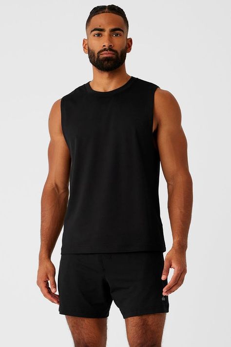 The size is big. I thought it was summer but it's winter pants. Workout Clothes For Men, Black Outfit Men, Athleisure Men, Gym Outfit Men, Rest Days, Mens Workout Clothes, Muscle Tank Tops, Womens Capris, Yoga For Men