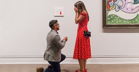 Guy’s Proposal Will Probably Get Him Banned From The Met For Life, But It Was Totally Worth It | Bored Panda Best Marriage Proposals, Leather Wine Carrier, Man Proposing, Leather Money Clips, Good Buddy, Marriage Proposals, Bridal Party Gifts, Museum Of Modern Art, Online Gifts