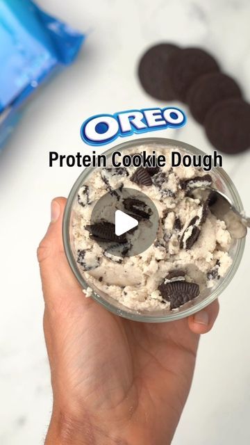 Spencer Miller the MacroChef on Instagram: "Single Serve OREO PROTEIN COOKIE DOUGH🍪🍫🤝 (recipe below 👇)  Also, if you guys love these recipes it is huge if you share and comment to help more and more people see them! And.... if you love baking with protein, try my company @macro1nutrition with a whey/casein blend made for baking and cooking! And “MACROCHEF” will save you 15% always🔥  ✅Ingredients (makes 2 servings)  1 scoop (34g) @Macro1Nutrition ONE Protein (cookies & cream flavor coming soon but you can use vanilla for now!) **** Must be a whey + casein blend protein, Whey will NOT work 3 tbsp (24g) coconut flour 1/2 cup (120mL) unsweetened almond milk 2 Oreo thins, crushed  ✅Instructions 1. Add protein powder, coconut flour, and almond milk to a small bowl. Mox until a smooth, thick Oreo Protein Powder Recipes, Ghost Oreo Protein Recipes, Chocolate Nutella Cake, Single Serve Cookie, Whey Protein Recipes, Oreo Thins, Protein Cookie Dough, Protein Cookie, Protein Bowls