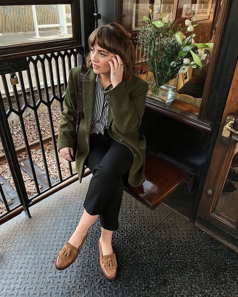 Alice Catherine (@alicecatherine) • Instagram photos and videos Outfits For Females, Shoes For Women Over 50, Alice Catherine, Look Office, Golden Globes Red Carpet, The Observer, Quoi Porter, Work Style, Business Outfit