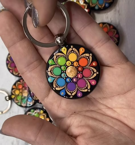 Dotted Mandala Keychain, Mandala Dot Art Keychain, Dot Art Keychain, Lippan Art Keychain, Dot Mandala Keychain, Hand Painted Keychain, Diy Necklace Patterns, Mandala Jewelry, Wall Art Diy Paint