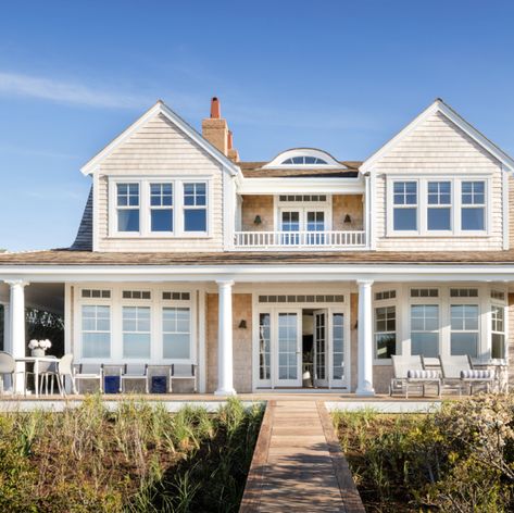 bodron fruit nantucket home Nantucket Homes Exterior, Nantucket Style Homes Exterior, Nantucket Exterior, Beach Exterior House, Nantucket Houses, Cape House Exterior, Ann Getty, Beach Home Design, Beach Exterior