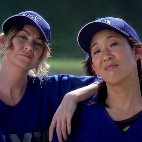 Meredith And Cristina, Cristina And Meredith, Meredith And Christina, Medicine Aesthetic, Christina Yang, Grey's Anatomy Doctors, Greys Anatomy Funny, Greys Anatomy Characters, Greys Anatomy Cast