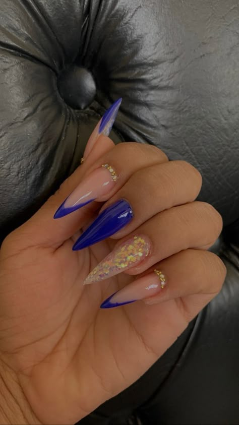 Royal Blue Stiletto Nails, Pointy Nail Designs, Blue Stiletto Nails, Flame Nail Art, Acrylic Nails Stiletto, Royal Blue Nails, Lilac Nails, Pointy Nails, Diva Nails