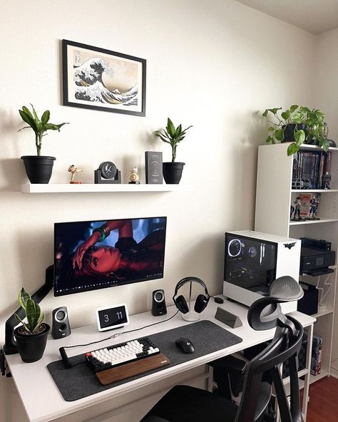 Desk Table Ideas, White Desk Setup, Studio In Casa, Office Desk Set, Gaming Desk Setup, Computer Desk Setup, Home Studio Setup, Desktop Setup, Bedroom Setup