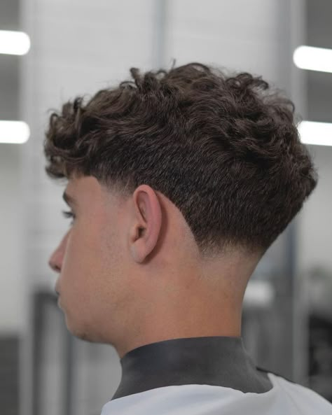 Taper Fade Long Hair, Curly Taper Fade, Taper Fade Short Hair, Fade Haircut Curly Hair, Low Taper Fade Haircut, Taper Fade Curly Hair, Fade Haircut Styles, Haircut Selfie, Photo Hijab