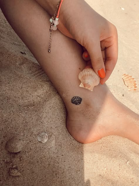 Seashell tattoo, sea cone tattoo, small tattoos, Muschel tattoo, muschel Seashell Tattoo Small Ankle, Seashell Tattoo Ankle, Tattoo Sea, Sea Inspired Tattoos, Sea Shell Tattoo, Seashell Tattoo, Small Foot Tattoos, Seashell Tattoos, Shell Tattoos