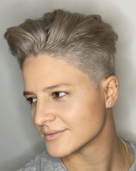 Lesbian Haircut For Plus Size, Short No Style Haircuts, Long Queer Haircuts, Short Lesbian Haircut, Butch Haircuts Women, Butch Lesbian Haircut, Lesbian Haircut Short, Short Lesbian Hair Haircut, Lesbian Haircut Long