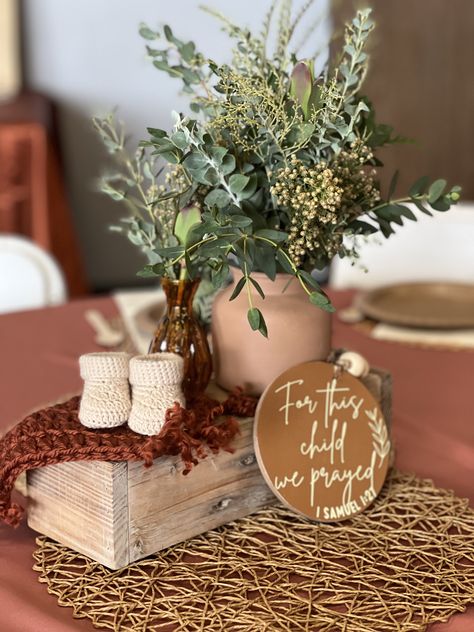 Boho Shower Centerpieces, Boho Neutral Centerpieces, Woodland Themed Centerpieces, Cottage Baby Shower Ideas, Gender Neutral Centerpieces, Gender Reveal Centerpieces Neutral, Gender Reveal Tables, A Baby Is Blooming Baby Shower Ideas, Baby Shower Ideas Flowers