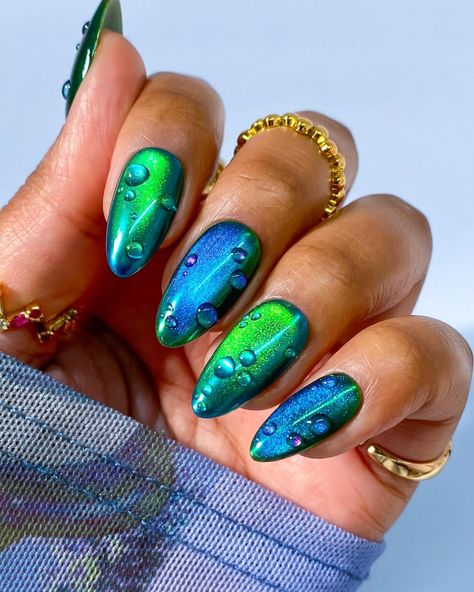 My August wrapped 🎀 Learn how to create similar cat eye designs in my online workshop - DM to join ❇️ 💙🍯 🩵🔥 💛x🦷 in collaboration with @jennieshaw 🧞‍♀️ 🍊 🐚 🚀 💧 _ _ #nailart #nailsoftheday #nailstagram #explorepage#nailinspo #stilettonails #nails #nailitdaily#nails#naildesigns #nailartreel #springnailart #chrome#chromenails #chromenailart #pinknails #gold #fallnails #silver#cateye#cateyenails #magneticnails #glass #summernails#nailartist #nailinspiration #colourfulnails Turquoise Cat Eye Nails, Oil Spill Nails, Orange Cat Eye Nails, Cat Eye Halloween Nails, Cat Eye Nail Ideas, Cateye Nailart, Cateyes Nails, Cat Eye Nails Design, Iridescent Nails