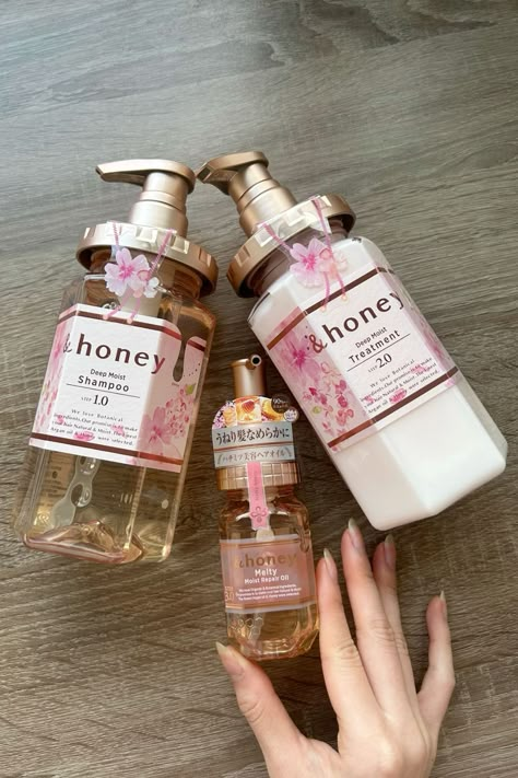 Japanese Hair Care, Honey Shampoo, Japanese Hair, Shower Skin Care, Honey Hair, Pretty Skin Care, روتين العناية بالبشرة, Bath And Body Care, Pretty Skin