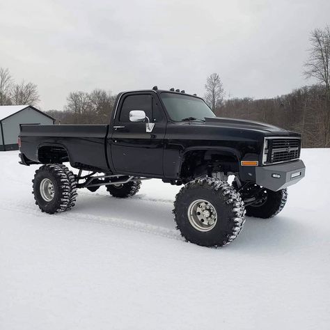 Lifted Square Body Chevy, Square Body Chevy, Jacked Up Chevy, Jeep Pickup Truck, Custom Lifted Trucks, Trucks Lifted Diesel, Vintage Pickup Trucks, Mud Trucks, Chevy Pickup Trucks