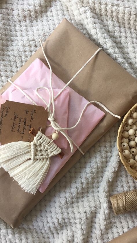 Boho Packaging Ideas, Macrame Packaging Ideas, Macrame Packaging, Crochet Packaging, Eclectic Bungalow, Macrame Gifts, Packaging Orders, Small Business Packaging Ideas, Handmade Packaging